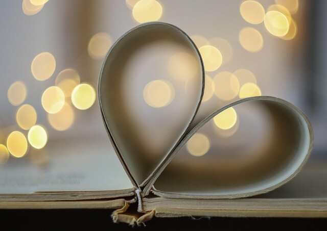 Plakát Vánoční dílnička v Ruprechticích: stromeček ze starých knih