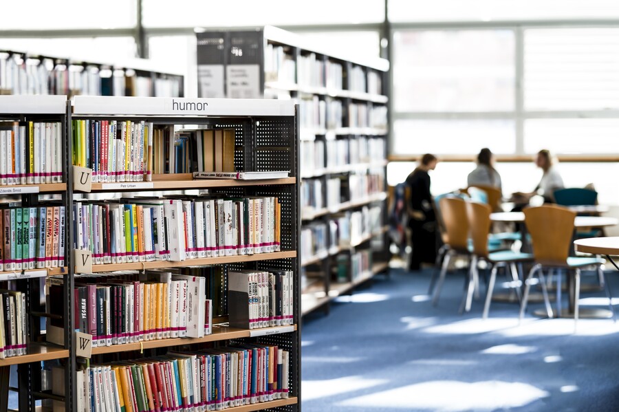 Plakát Znáte naši knihovnu? 