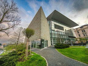 knihovna (1) menší