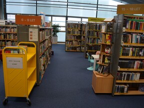 Oranžové (6–9 let), okrové (15–18 let) a žluté (naučné) knihy