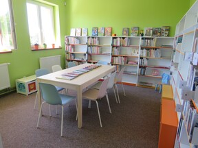 Interiér knihovny v Okrouhlé