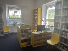 Interiér knihovny ve Studenci