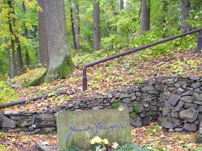 Jarmila Glazarová hrob