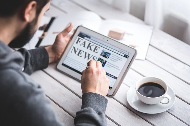 Plakát Ověřování informací hrou