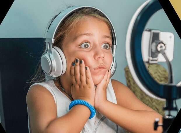 Plakát Rizika internetu a jak na ně: jak chránit děti v kyberprostoru