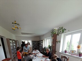 Interiér knihovny v Jeřmanicích